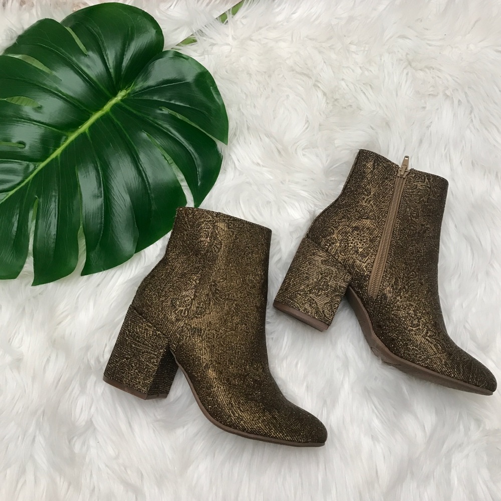 NEW Carlos Santana metallic gold ankle booties